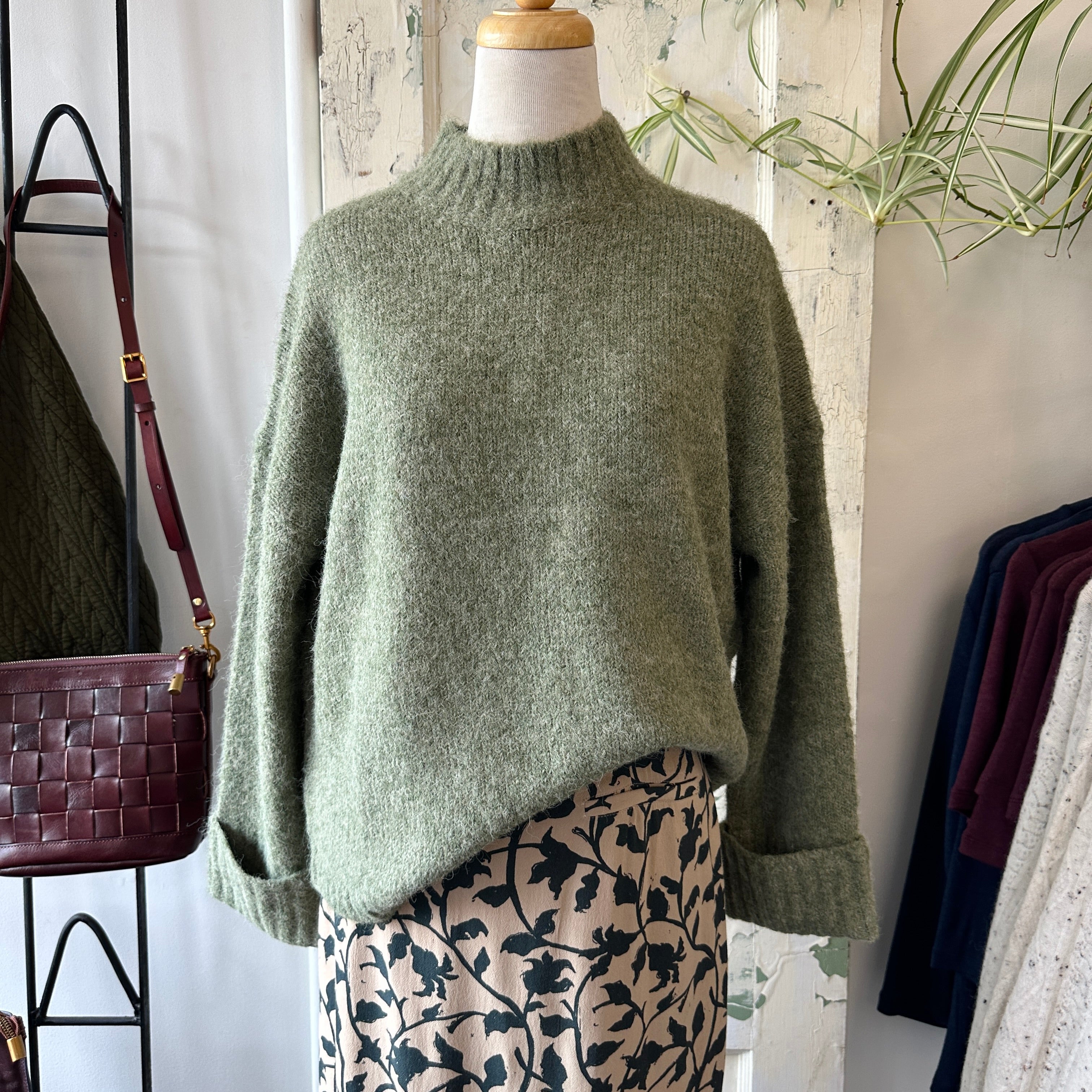 Indi & Cold // Knit Sweater with Cuff Green