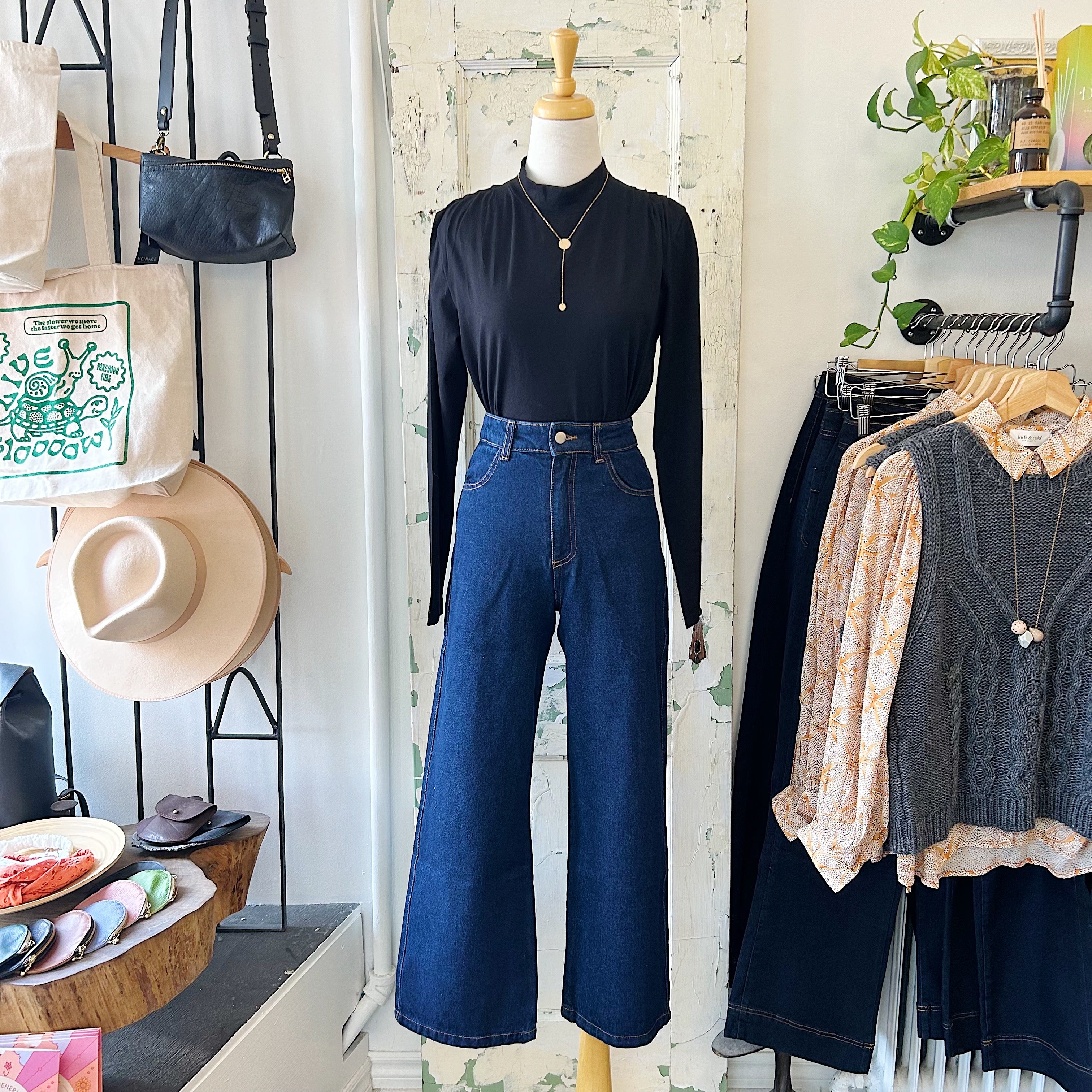 Mus and Bombon // Mencia Pant Blue