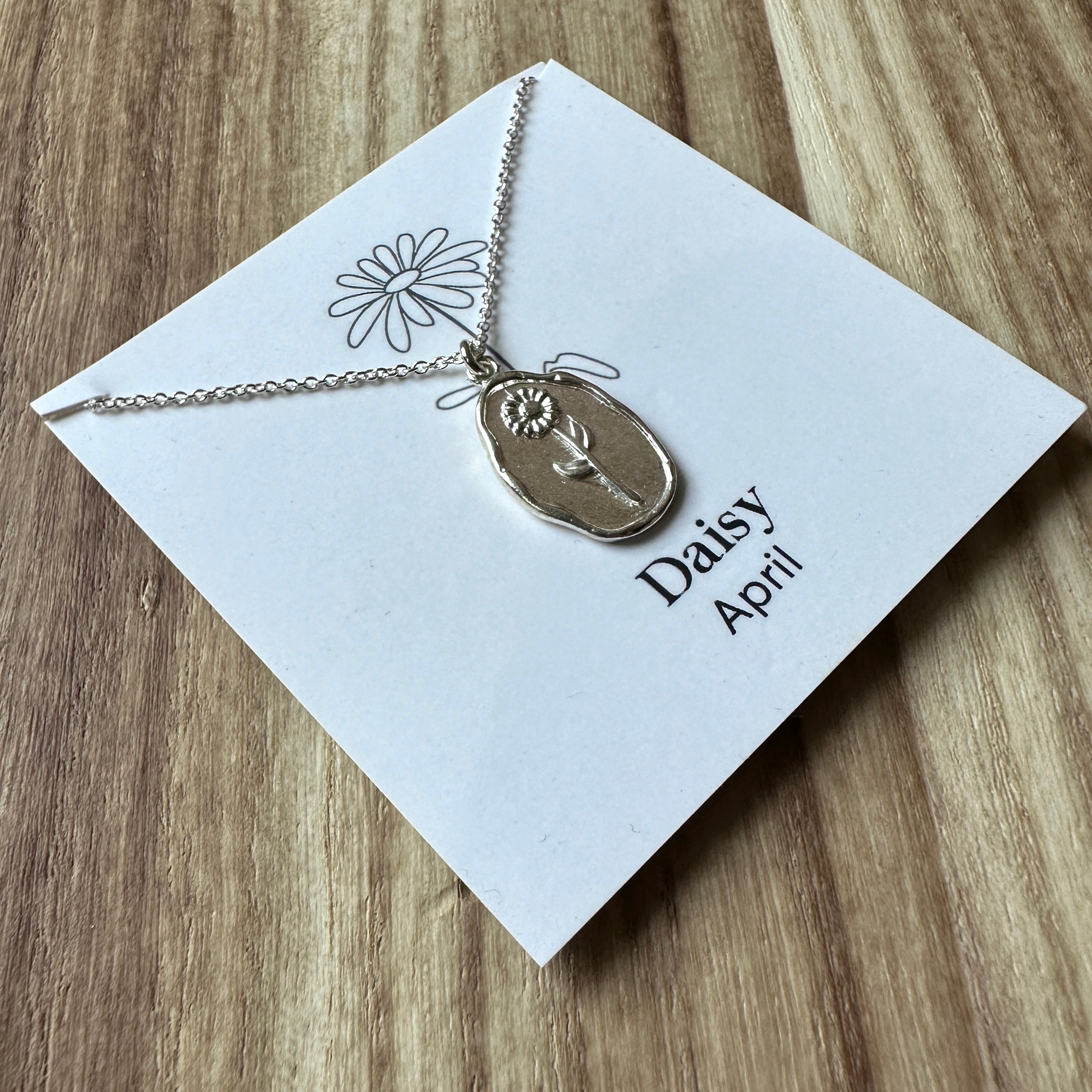 Nicole Gilbert // Birth Flower Necklace April (Daisy)