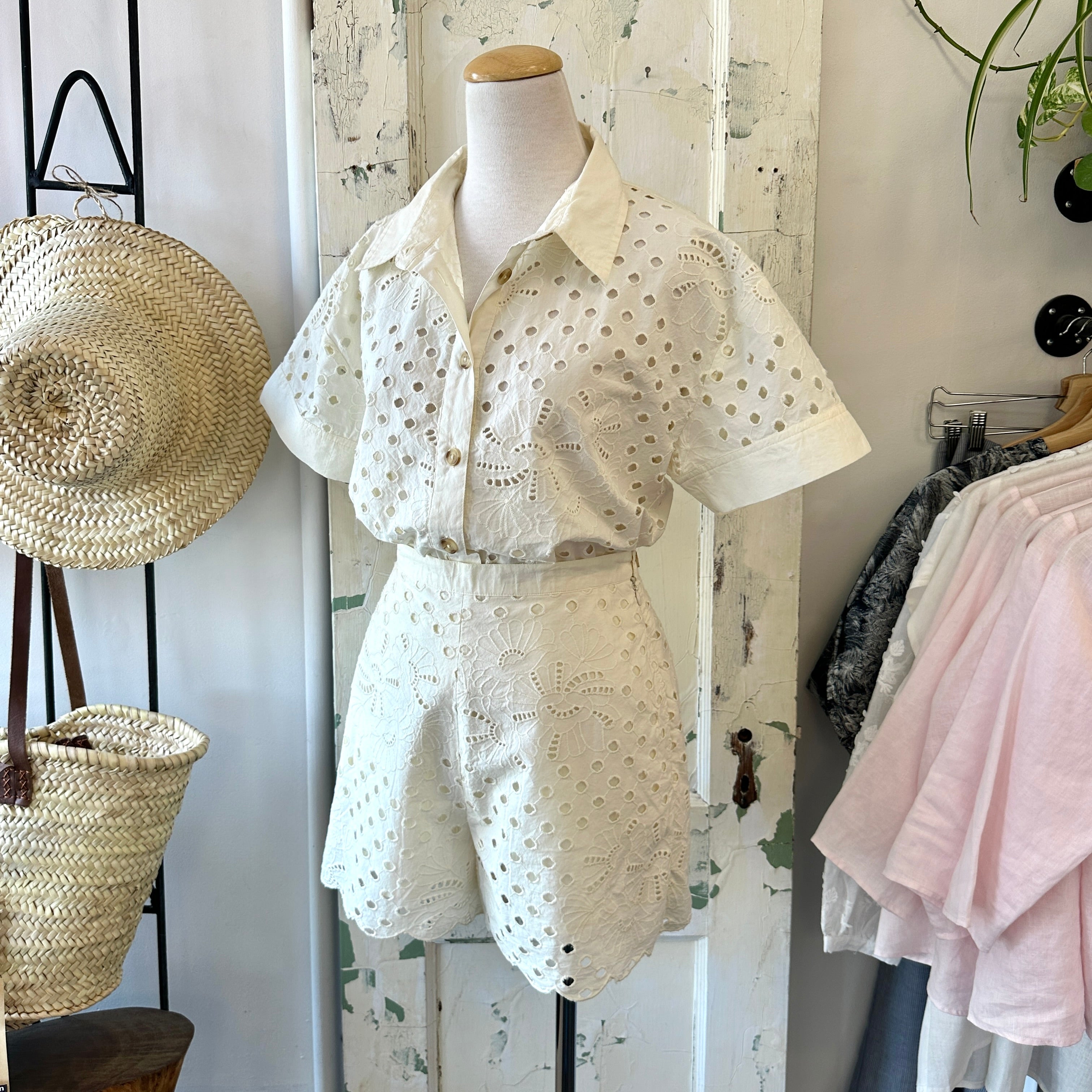 Louizon // Nido Scalloped Shorts Cream