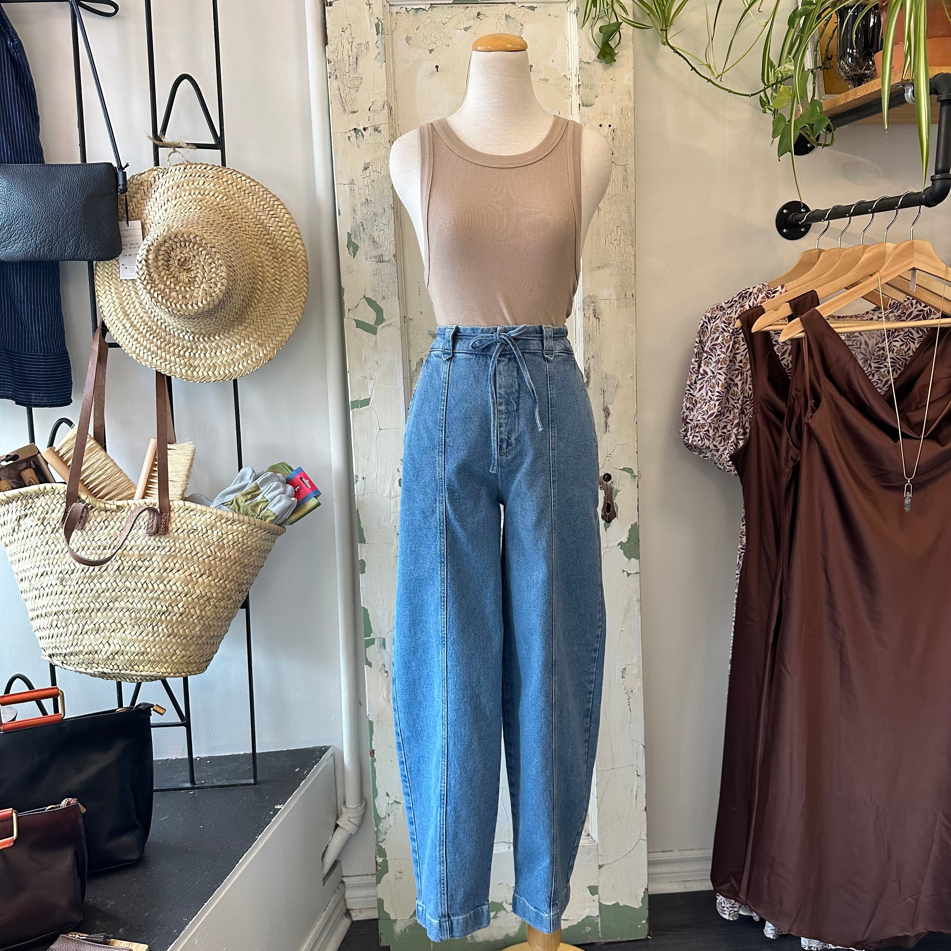 Atelier Reve // Astrid Barrel Jeans Medium Blue