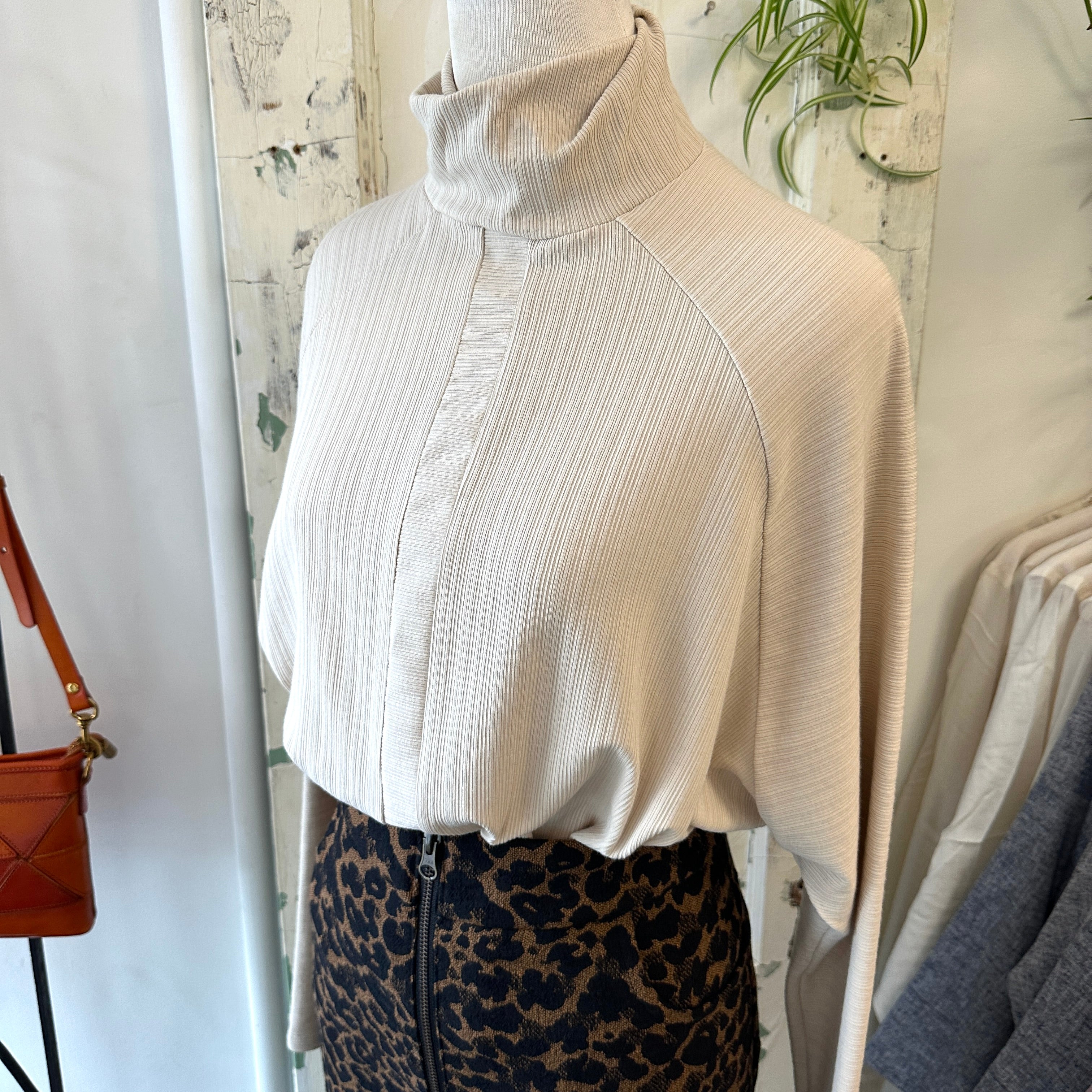 Cokluch // Souvenir Top Sand