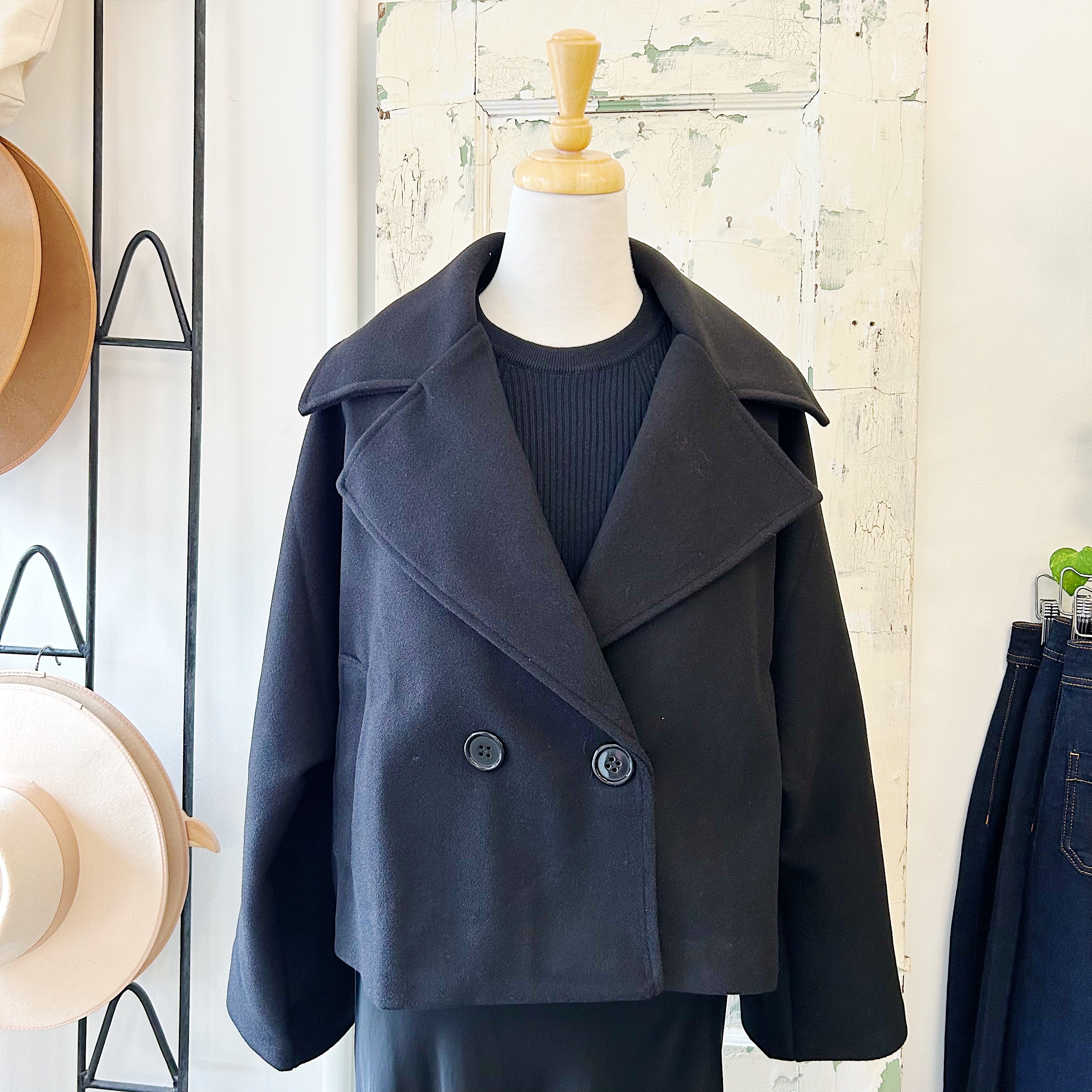 Astrid // Black Crop Coat