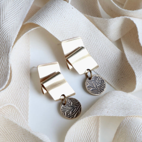Hailey Gerrits // Lafayette Earrings Grey Moonstone