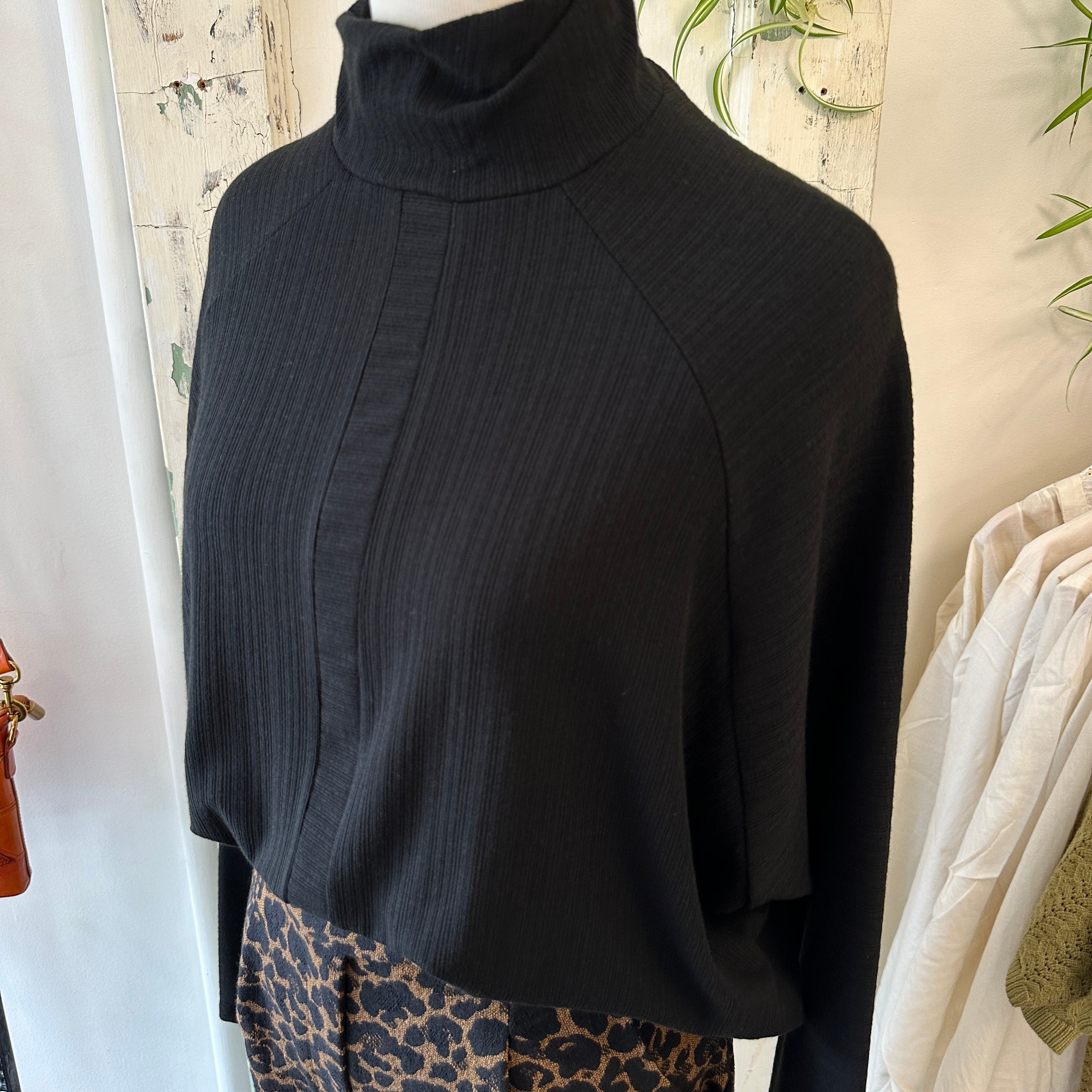 Cokluch // Souvenir Top Black