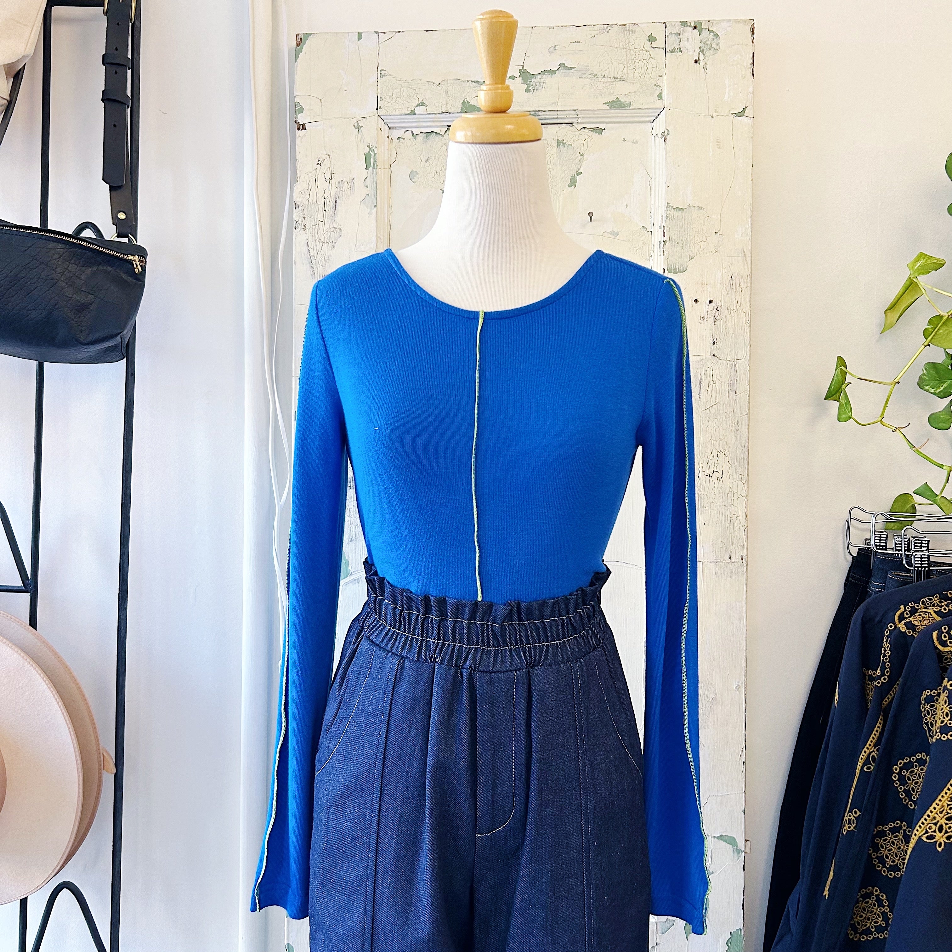 Eve Gravel // Neiva Top Cobalt