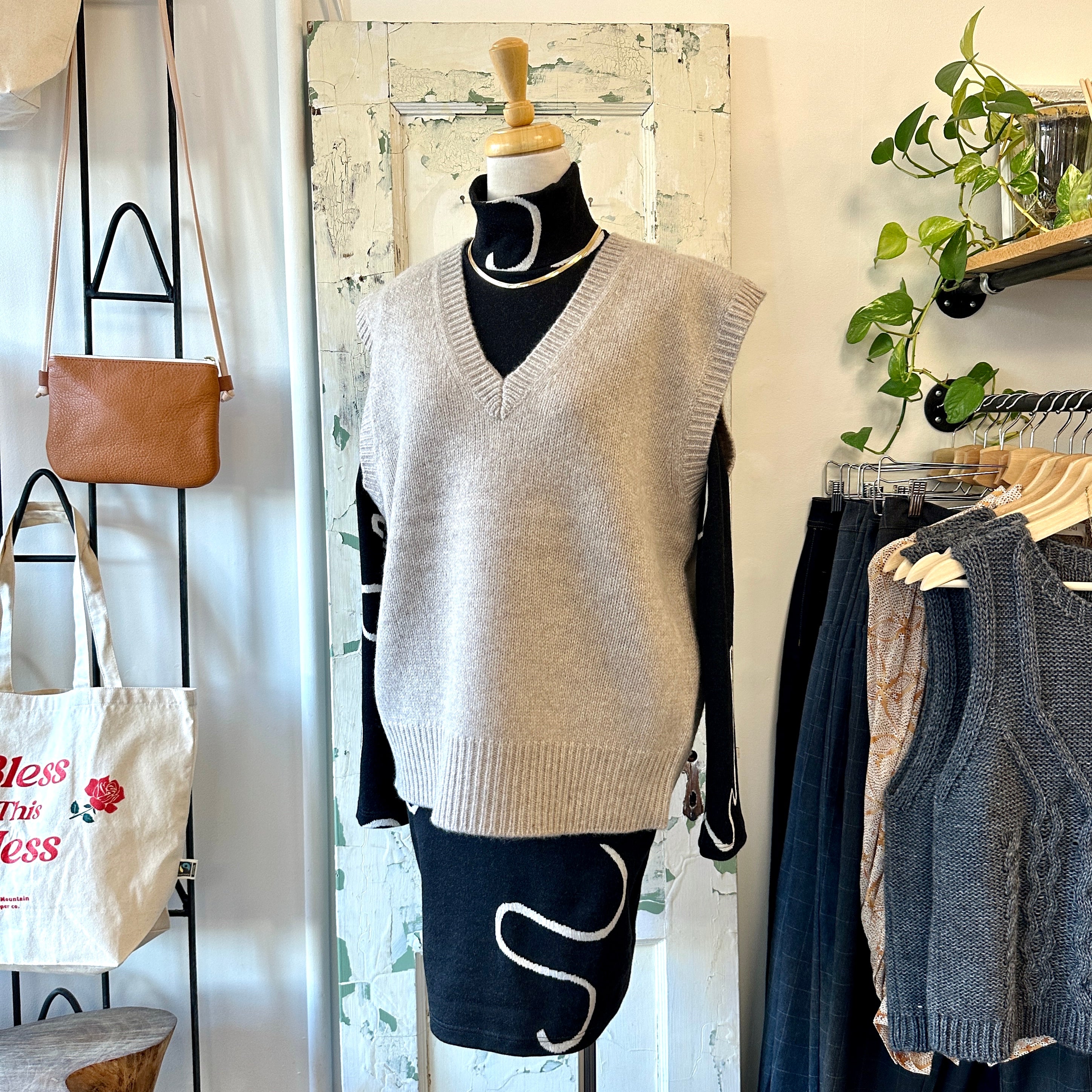 Naïf // Georgia Vest Oatmeal