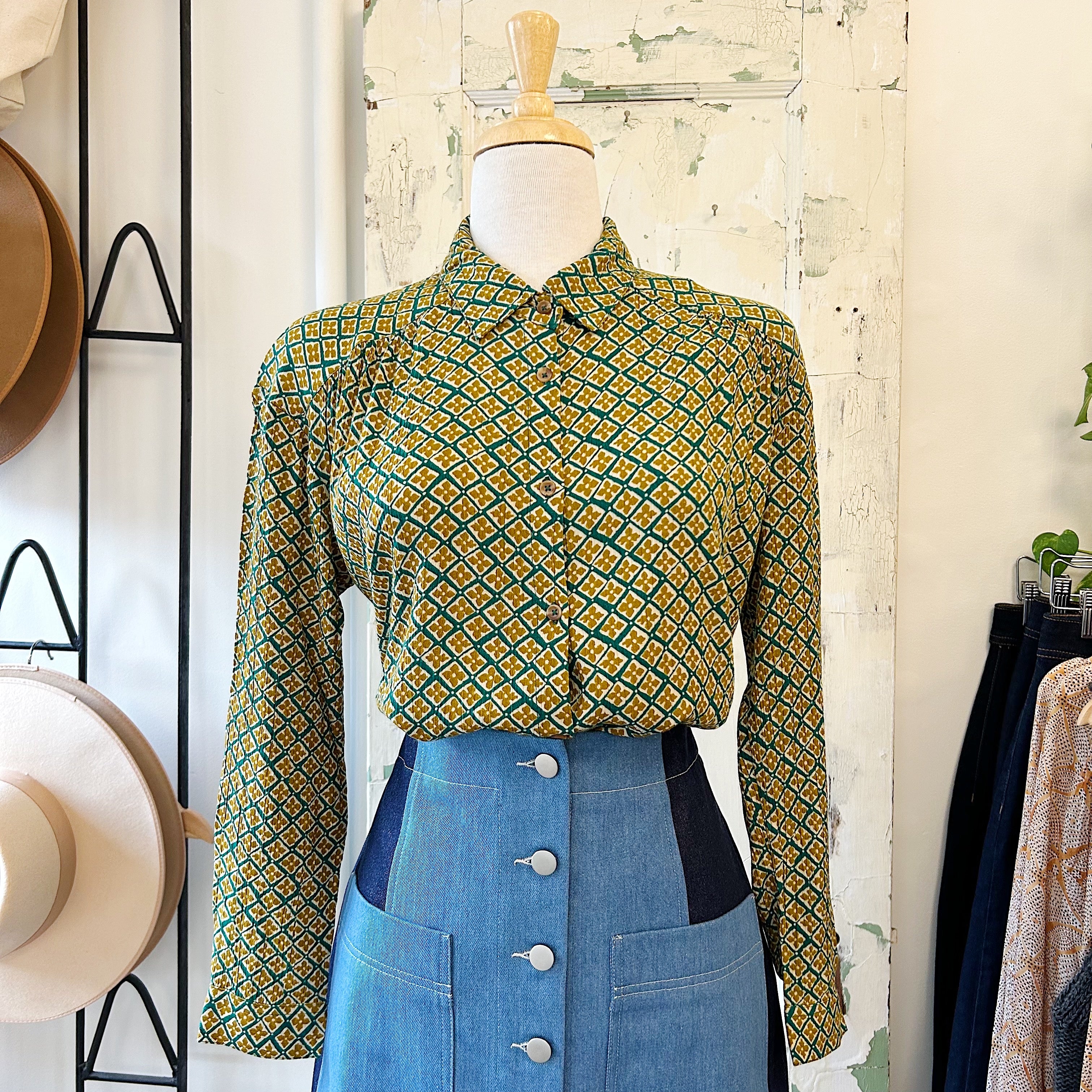 Indi & Cold // Retro Geometric Print Blouse Green