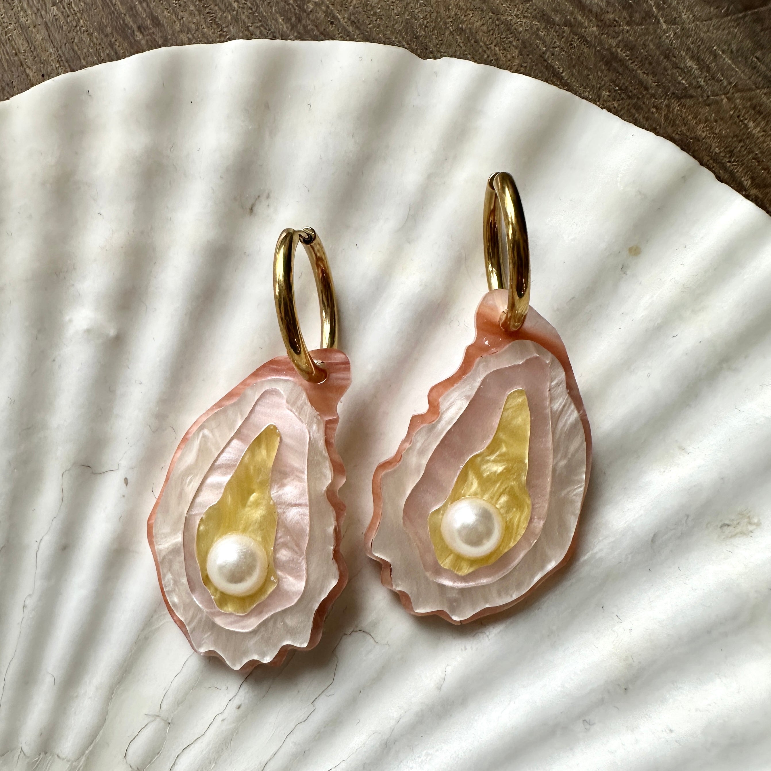 dconstruct // Oyster Earrings