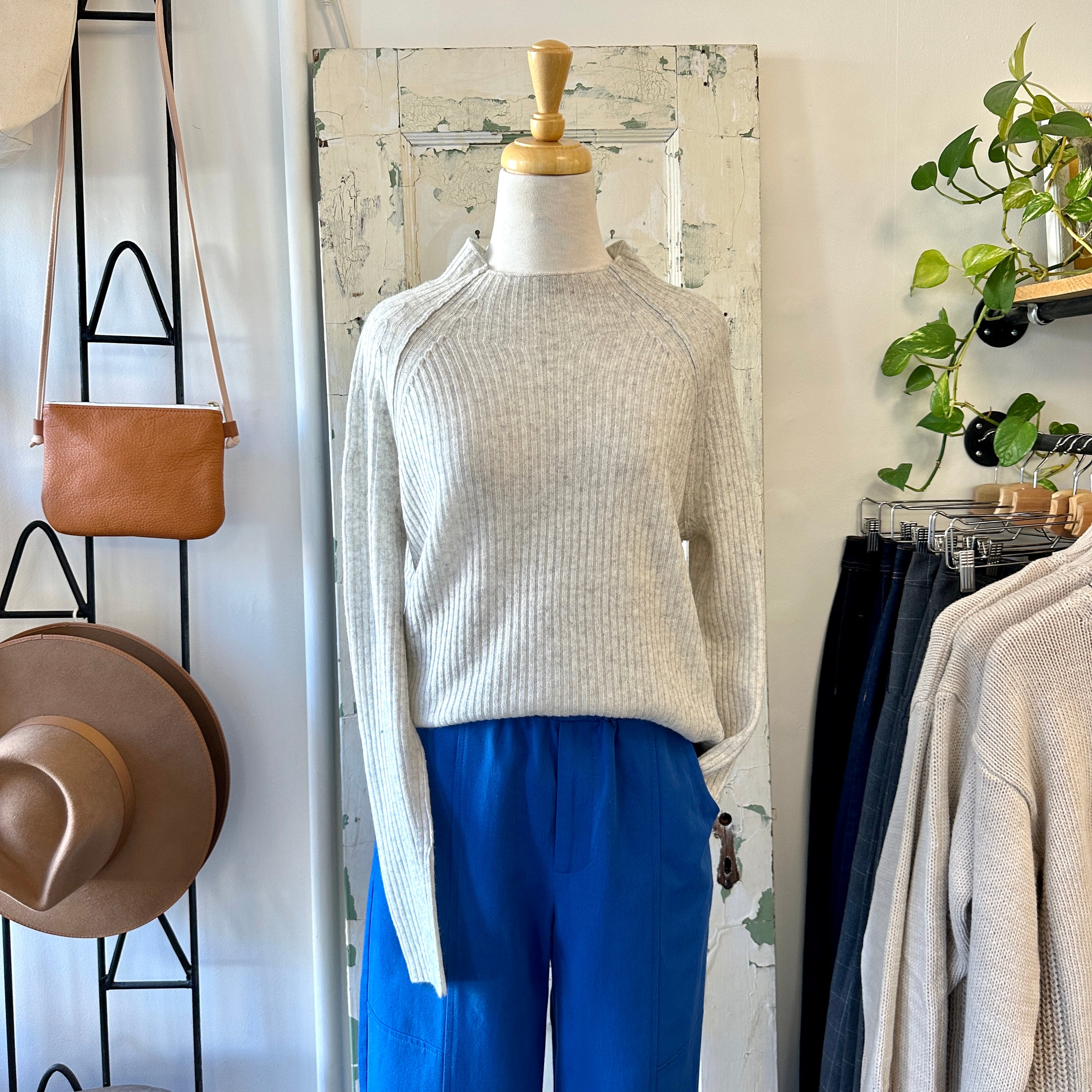 Naïf // Bara Sweater White Grey