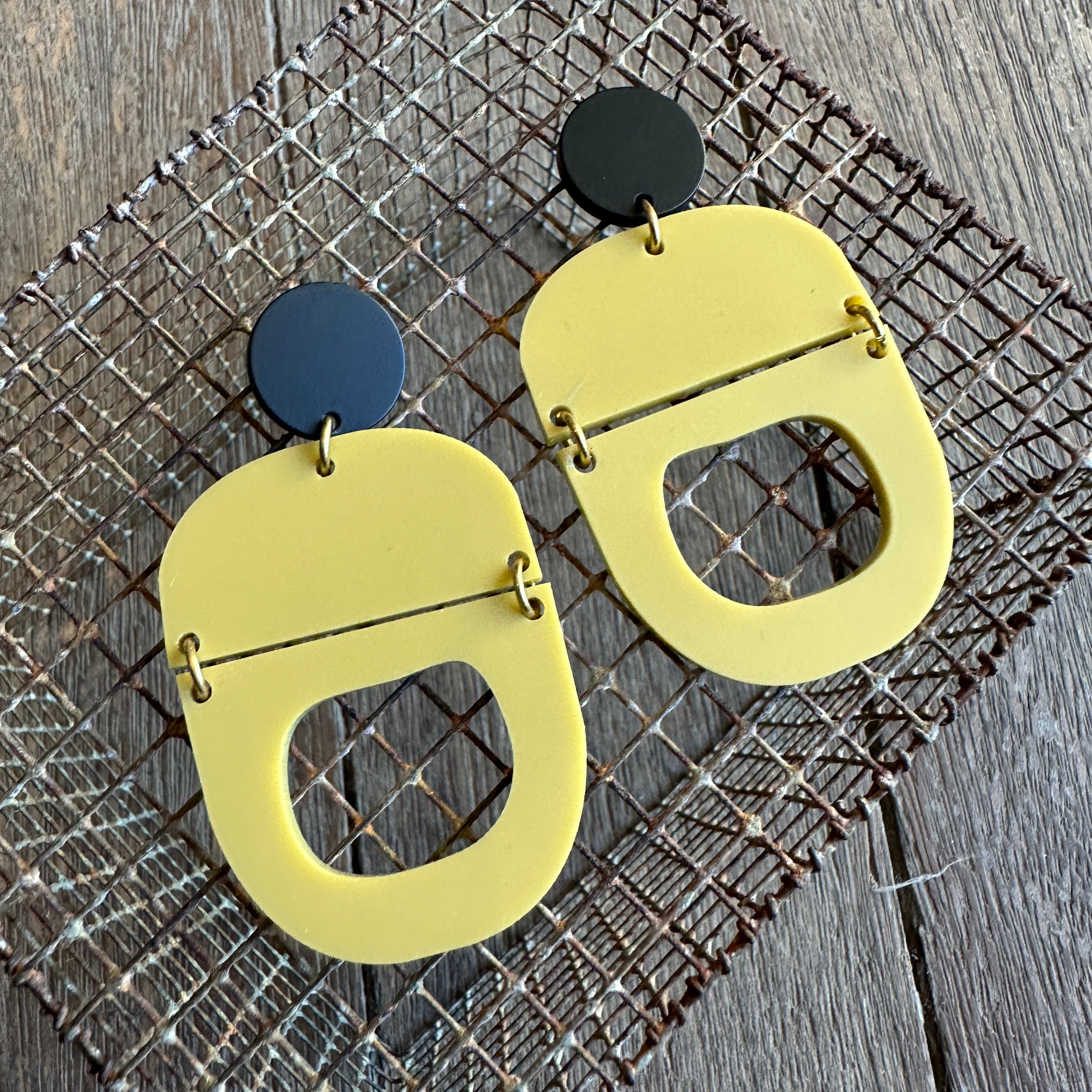 Darlings of Denmark // Vevve Earrings Mustard