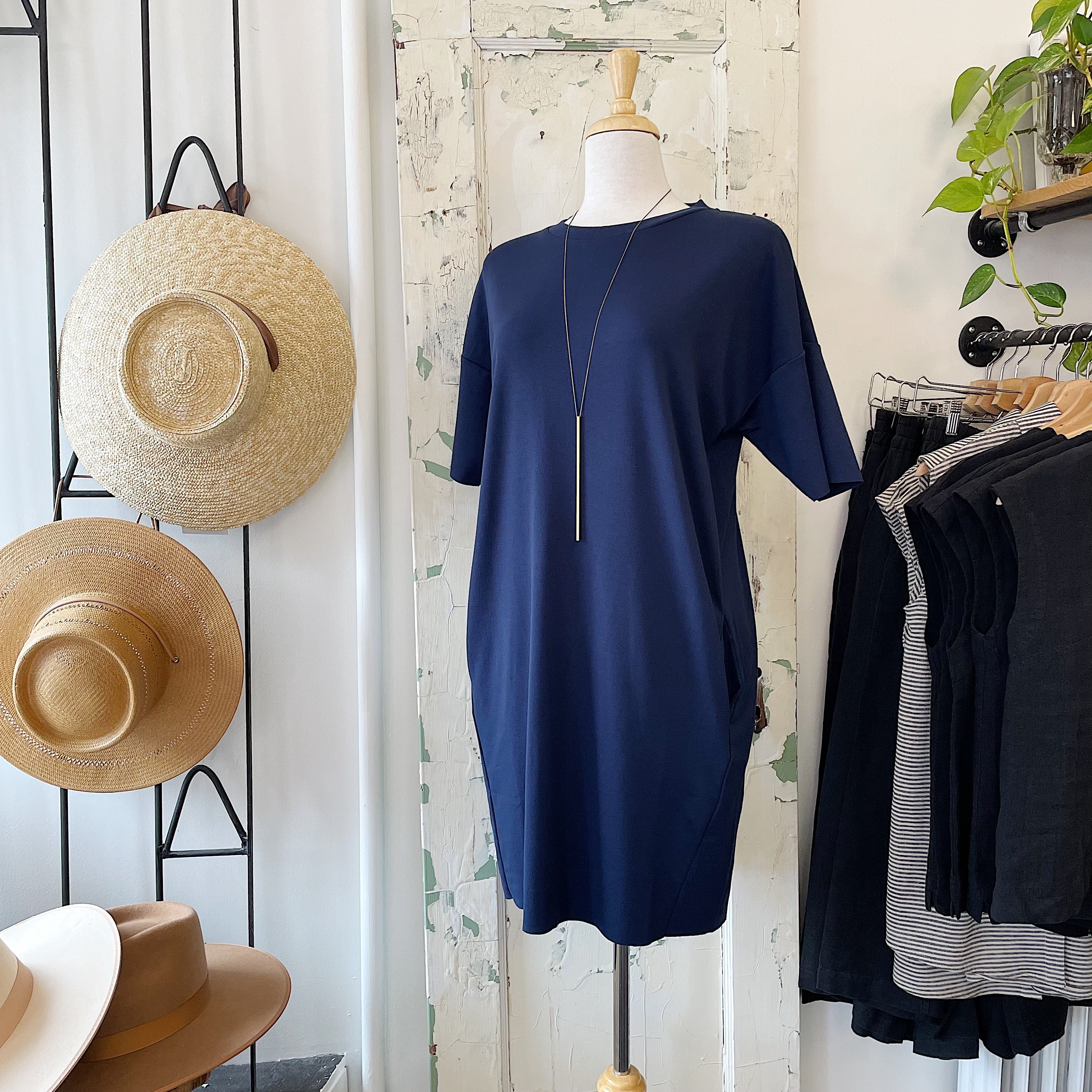 Minimum // Regitza Tee Dress Navy