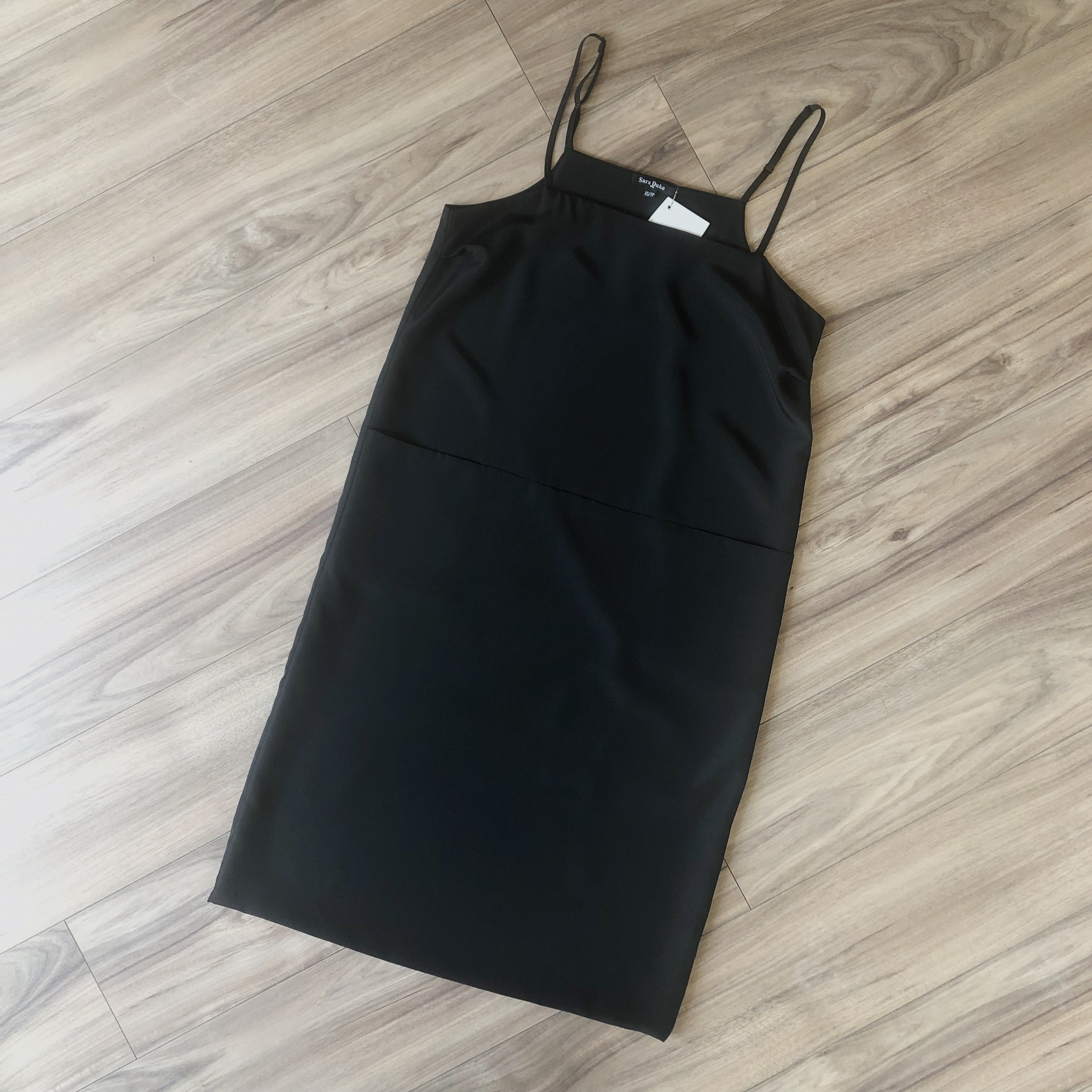 Sara Duke // Black Shift Dress XS