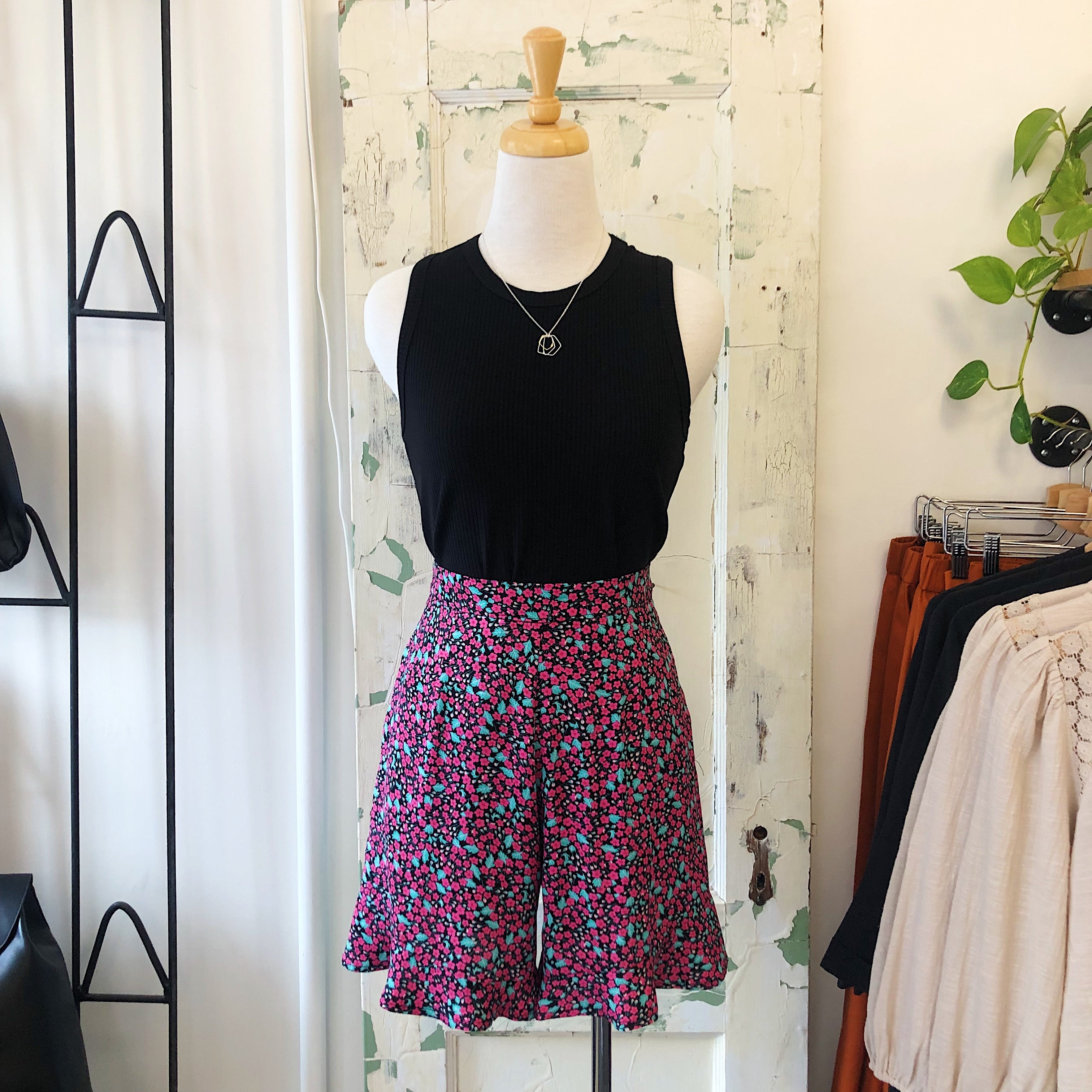 Annie 50 // Passionate Shorts Pink Flowers
