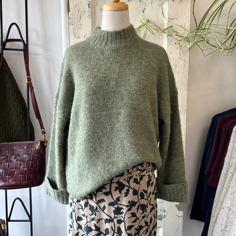 Indi & Cold // Knit Sweater with Cuff Green