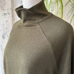 Chlo by Cokluch // Devon Top Olive