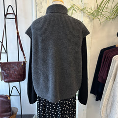 Naïf // Moselle Vest Charcoal