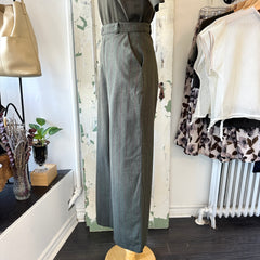 Mus and BomBon // Uriel Pant Green