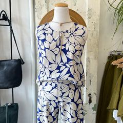 Marigold // Iris Top Blue Flowers