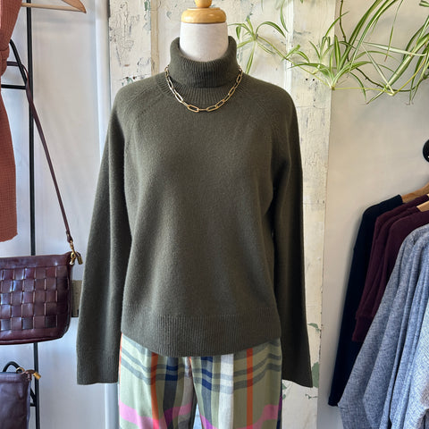Naïf // Judith Sweater Olive