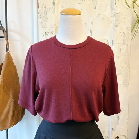 Eve Gravel // Metis Top Bordeaux