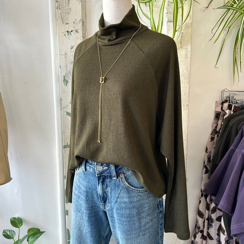 Chlo by Cokluch // Devon Top Olive