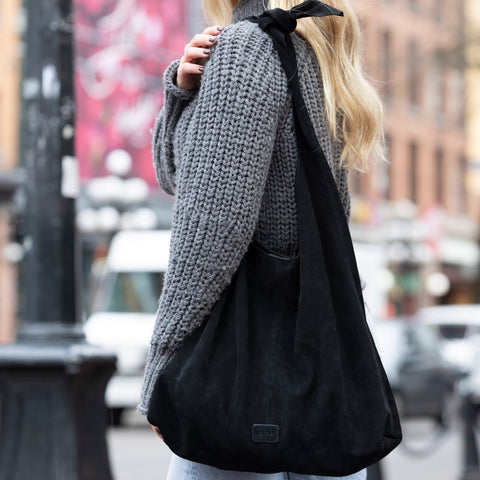 RISA // Knot Tote Suede Black