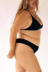 Huha // Seamless Low Profile Thong Black