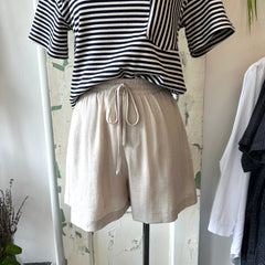 Pink Martini // Killion Shorts Beige