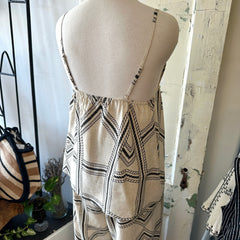 Pink Martini // Nagel Top Beige