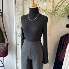 Indi & Cold // Charcoal Ribbed Turt