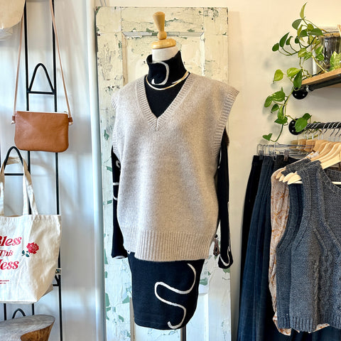 Naïf // Georgia Vest Oatmeal