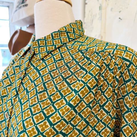Indi & Cold // Retro Geometric Print Blouse Green