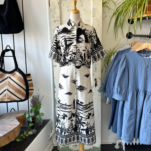 Compania Fantastica // Navy Blue Shorts