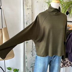 Chlo by Cokluch // Devon Top Olive