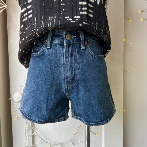 Dr. Denim // Nora Shorts Stream Mid Retro