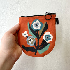 Danica // Halfmoon Pouch Dogwood