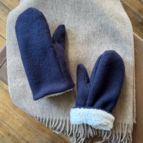Milo and Dexter // Classic Merino Wool Mittens Navy