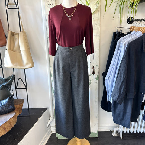 Mus and BomBon // Uriel Pant Green