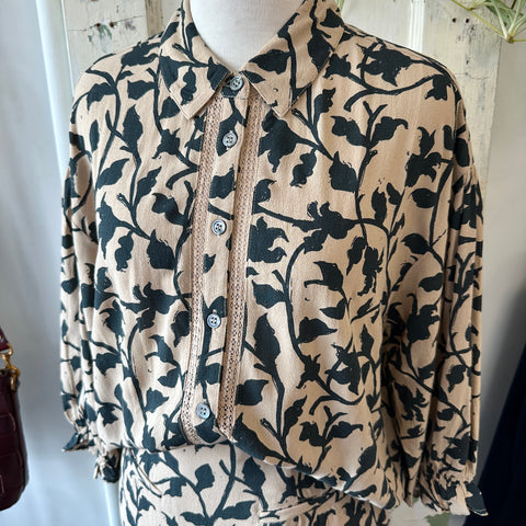 Indi & Cold // Leaf Print Blouse 3/4 Sleeve