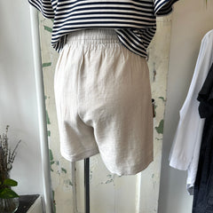 Pink Martini // Killion Shorts Beige