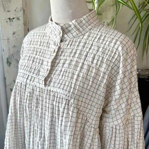 Eve Gravel // Payne Top Cream