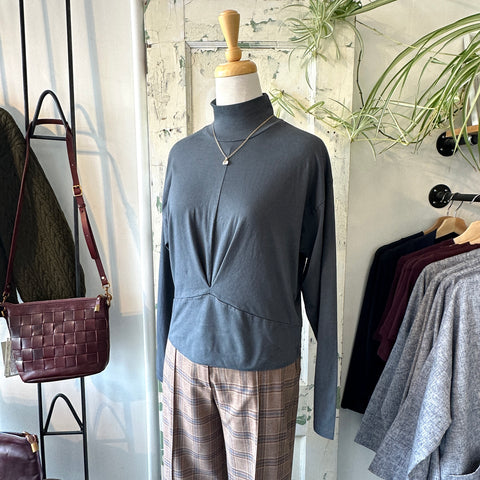 Indi & Cold // Cotton Pleated Pullover