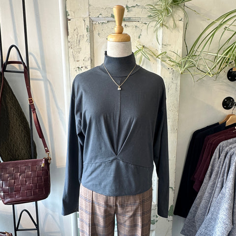 Indi & Cold // Cotton Pleated Pullover
