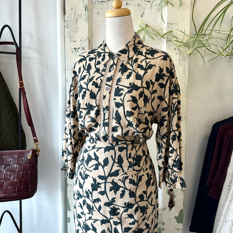 Indi & Cold // Leaf Print Blouse 3/4 Sleeve