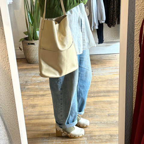 RISA // Pocket Tote Upcycled Leather Creamy Beige