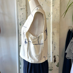 Eve Gravel // Lucas Top Blue Flower