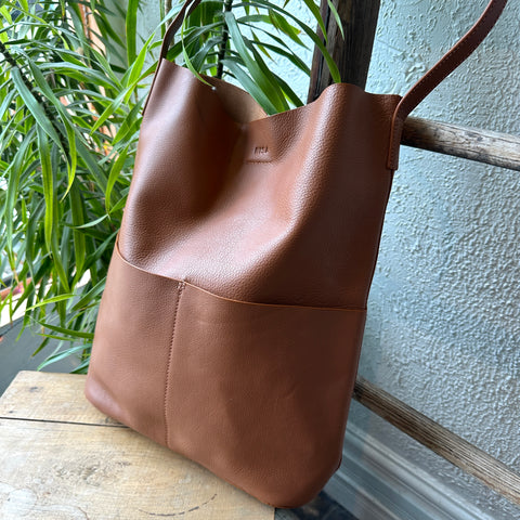 RISA // Pocket Tote Upcycled Leather Tan