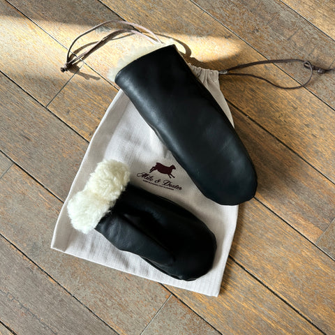 Milo and Dexter // Classic Leather Mittens Black