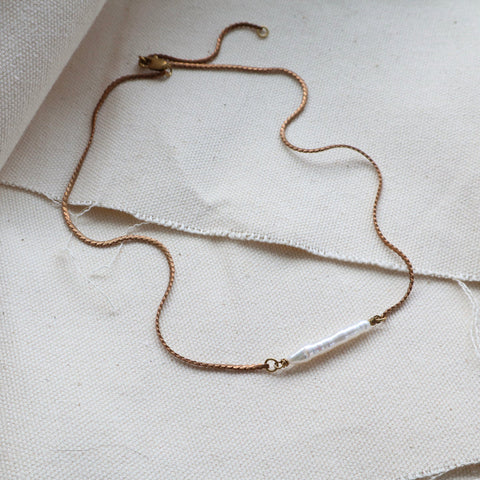 Souvenir // Pearl Bar Necklace